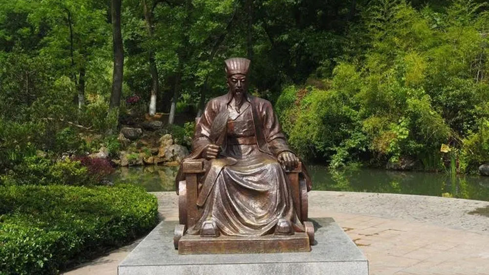 襄陽諸葛亮雕像.jpg