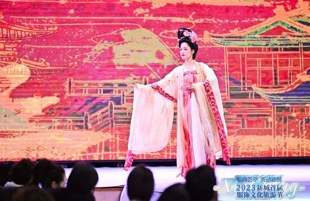 西安市新城區(qū)首屆服飾文化旅游節(jié)文藝表演.jpg