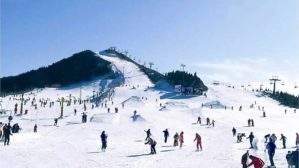 融創(chuàng)藏馬山滑雪場(chǎng).jpg