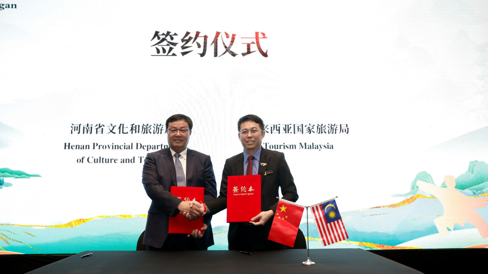 “行走河南·讀懂中國”文化旅游推介會現場簽約儀式.jpg