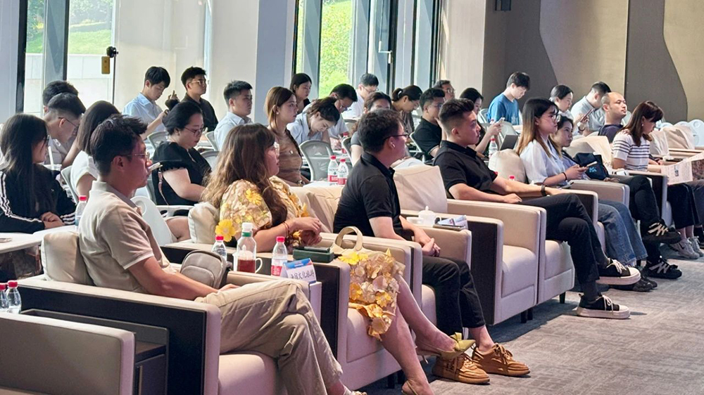 “創(chuàng)投天府·周周見”常態(tài)化投融資路演活動現(xiàn)場人員.jpg