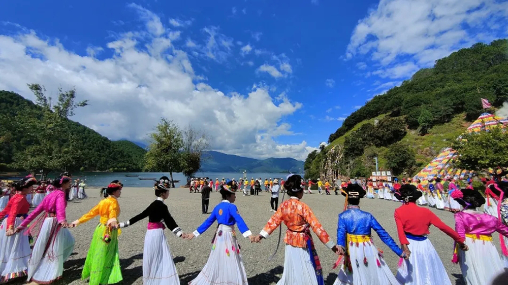 2025年涼山州首屆瀘沽湖轉(zhuǎn)山轉(zhuǎn)海節(jié)現(xiàn)場(chǎng).jpg