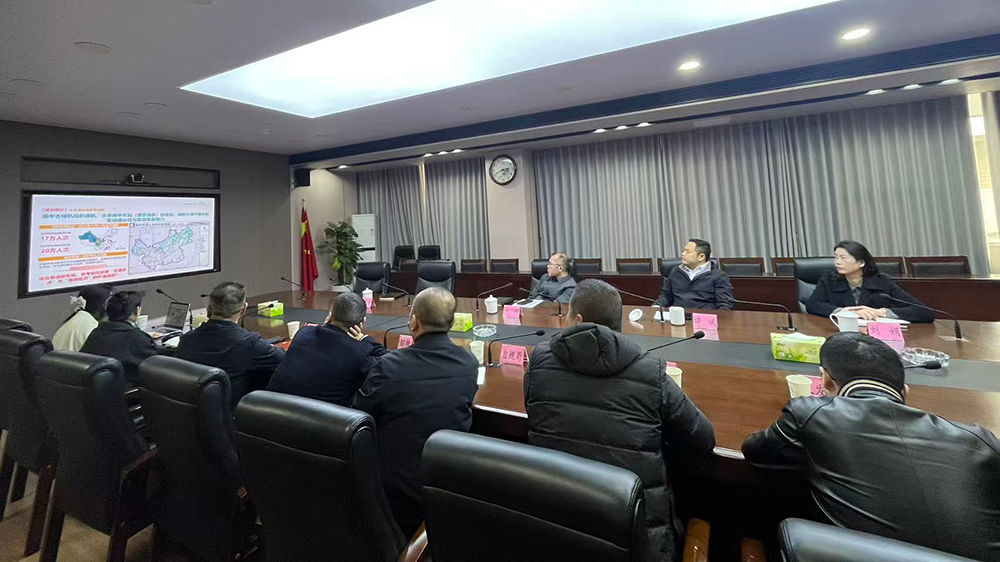 閬中文旅學院商業(yè)項目向閬中市市長及各個單位進行匯報.jpg