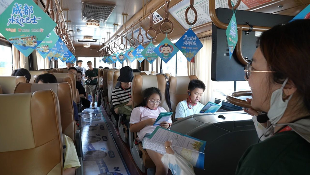 文博公交專線“江瀆神號”內(nèi)部.jpg